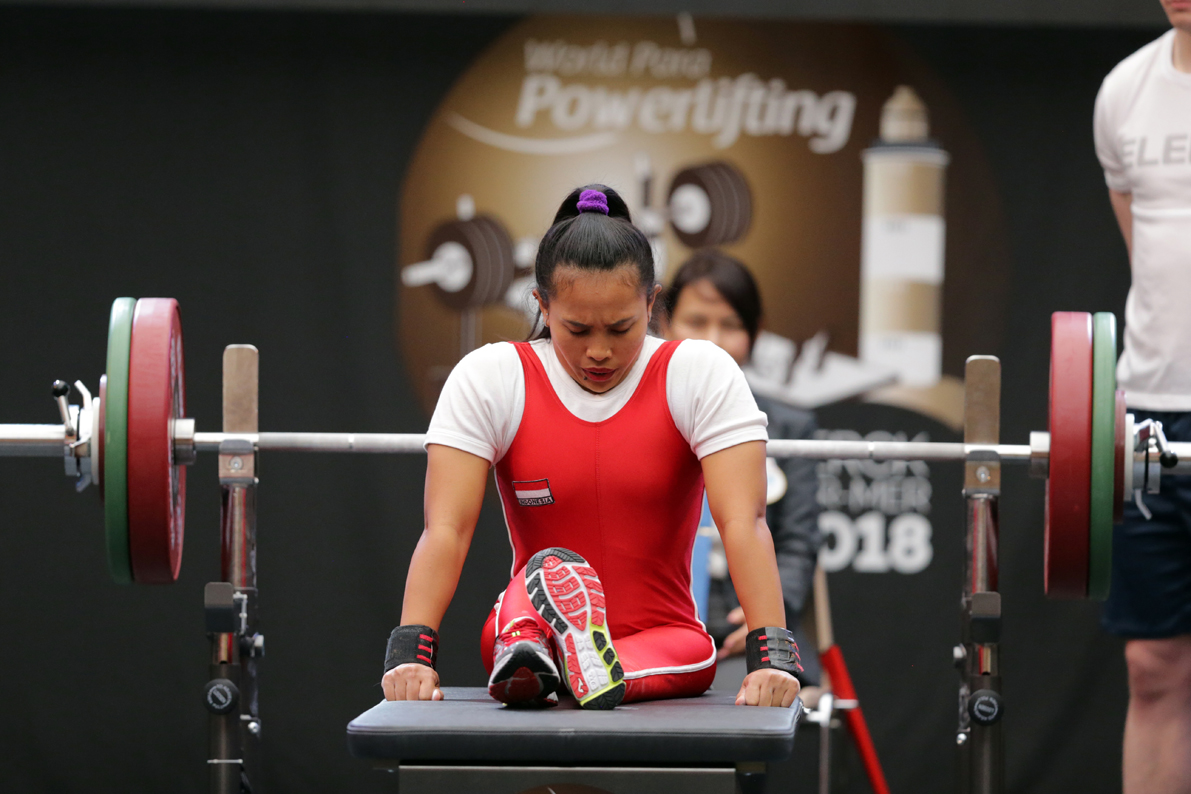 Paralympic indonesian athlete duduk overloops