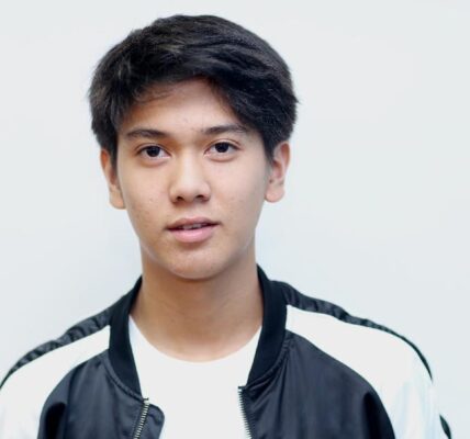 Iqbaal Ramadhan: Biografi, Film, dan Karier Musik