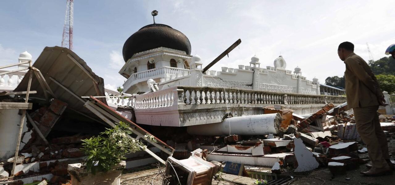 Aceh indonesia earthquake province indonesian mc2 awards sumatra putu rubble asia deadly strikes submissions entries closed rescue amongst army town