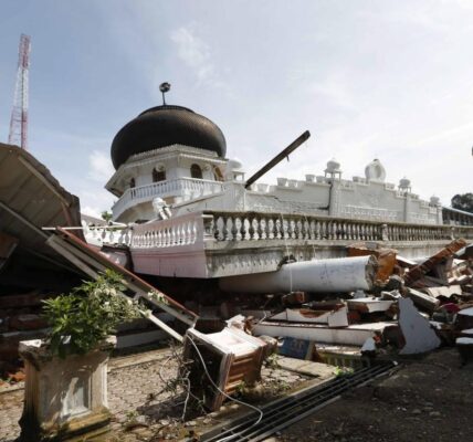 Aceh indonesia earthquake province indonesian mc2 awards sumatra putu rubble asia deadly strikes submissions entries closed rescue amongst army town