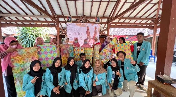 Mahasiswa KKN Mengadakan Workshop Membuat Batik Jumputan