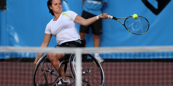 Teknologi kursi roda untuk wheelchair tennis paralympics