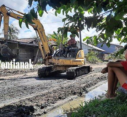 Kadis Pekerjaan Umum Sintang Sebut Infrastruktur Jalan dan