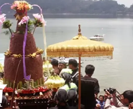 Tradisi dan Ritual di Kali Jagir Surabaya Warisan Budaya dan Kearifan Lokal