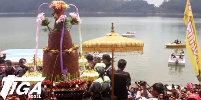 Tradisi dan Ritual di Kali Jagir Surabaya Warisan Budaya dan Kearifan Lokal