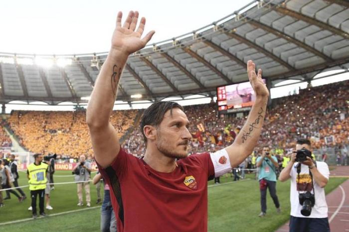 TIGATOGEL - Totti pertimbangkan comeback sepak bola setelah pensiun