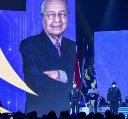 Kesehatan Mahathir Mohamad memburuk