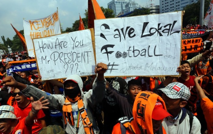 Protest protesters cannon protests cnn jakarta tear sprayed hurl parliament hkt gmt