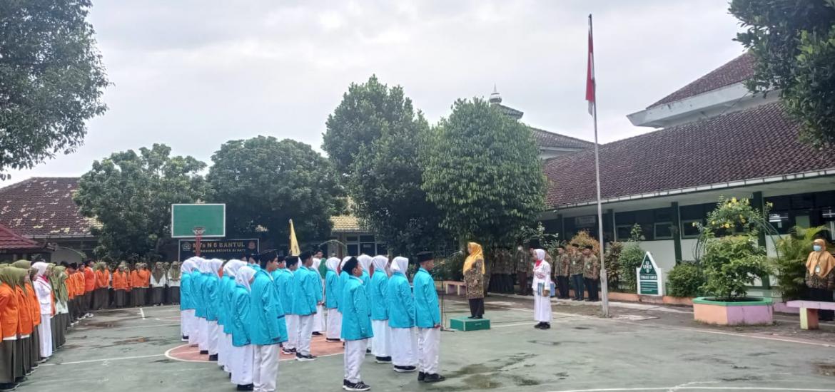 Tigatogel - MTsN 6 Bantul Gelar Lomba Kaligrafi dalam Hari Santri Nasional