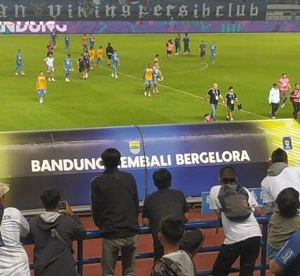 TIGATOGEL - Persik Vs Persib: Maung Bandung Menang 2-0