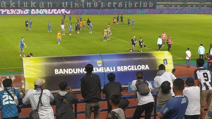 TIGATOGEL - Persik Vs Persib: Maung Bandung Menang 2-0