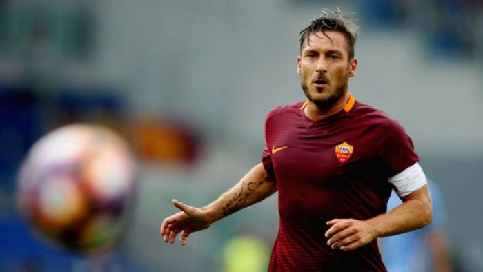 TIGATOGEL - Francesco Totti comeback dari pensiun sepak bola