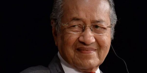 Pasang Surut Kondisi Kesehatan Mahathir Mohamad Beberapa