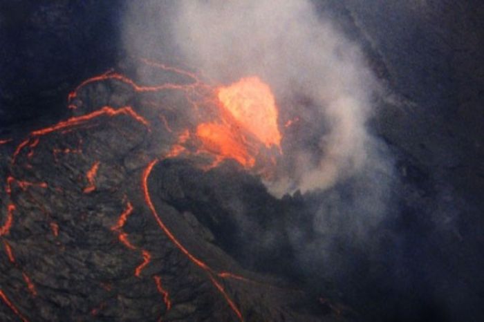 TIGATOGEL - Gunung Rokatenda Meletus Hari Ini