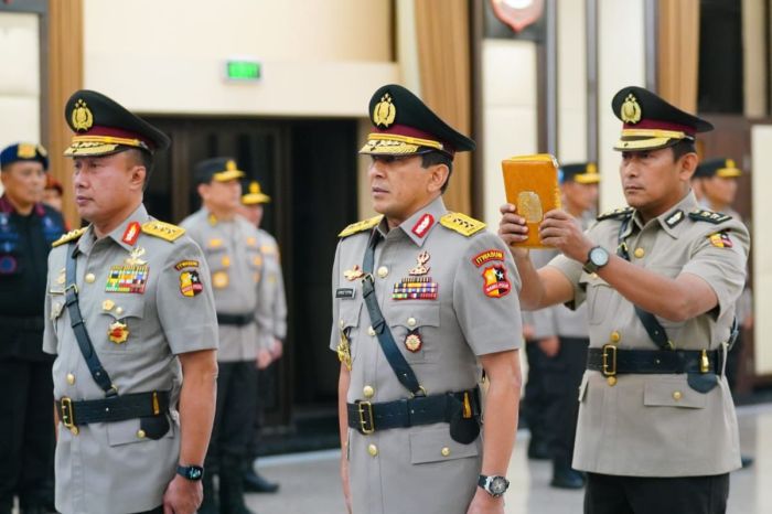 TIGATOGEL - Komjen Ahmad Dofiri: Jabatan dan Prestasi